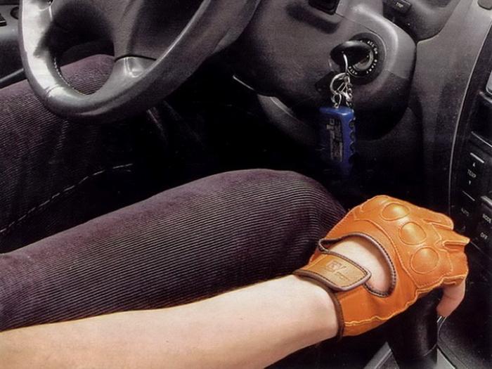 Автомобильные перчатки: есть ли польза?