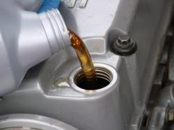 Как откачать масло из двигателя