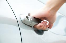 Как открыть дверь автомобиля без ключа