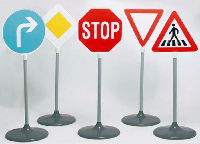 Для чего нужны дорожные знаки