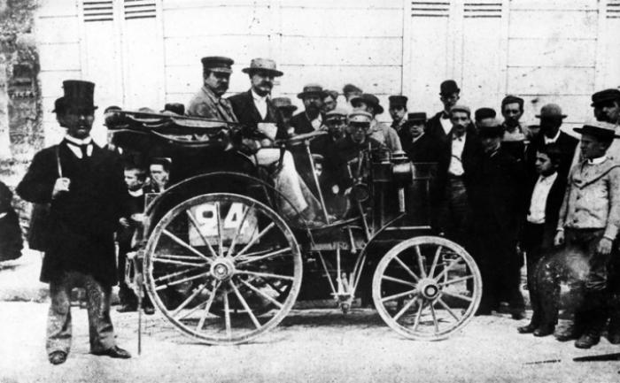 Первые автомобили, выпущенные в России